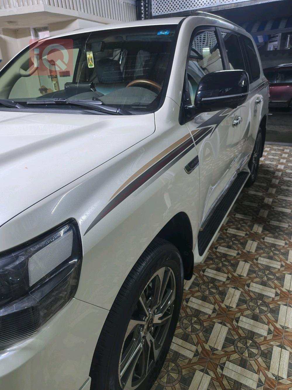 تۆیۆتا لاند کروزەر